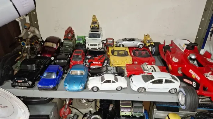 Miniaturas diversas escalas a partir de 20,00 somos loja, consulte valores pelo chat
