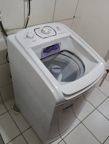 Lavadora de Roupas Electrolux Essential Care 11 kg, modelo LES11, 220V, excelente estado