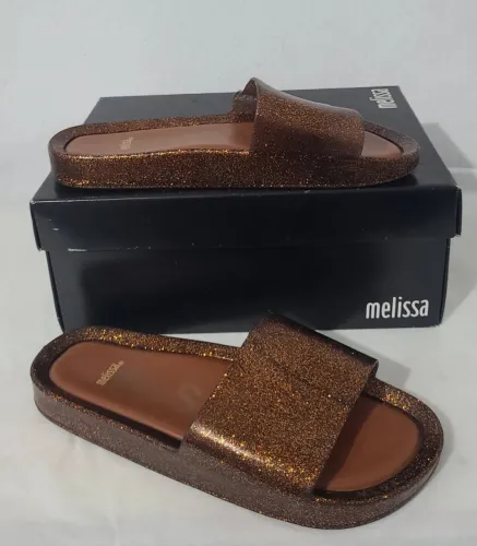 Sandália Melissa N° 37/38 Slide Bronze Glitter, bonita, confortável, macia. 