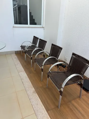4 cadeiras área externa de ferro e fibra sintética