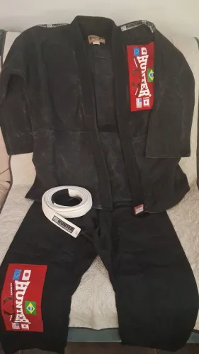 Kimono hunter preto, chanpiom, novo sem uso ,tamanho a3 com faixa nova.