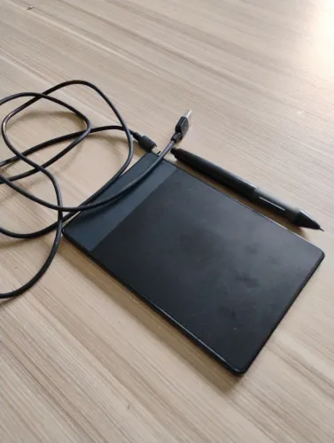 Mesa Digitalizadora Huion H420 ? R$ 150