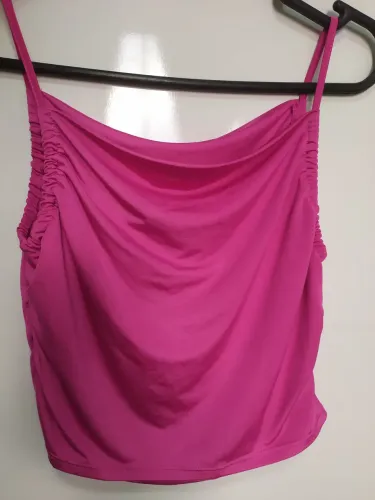 Cropped pink pool m