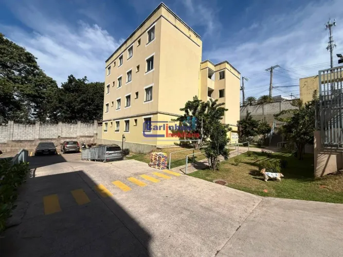 Apartamento de 2 quartos com área privativa no Paulo Camilo