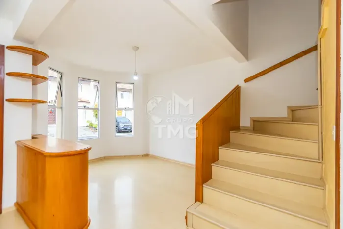 Sobrado semi mobiliado à venda por R$ 575.000 no Condomínio Milano - Centro - São José dos