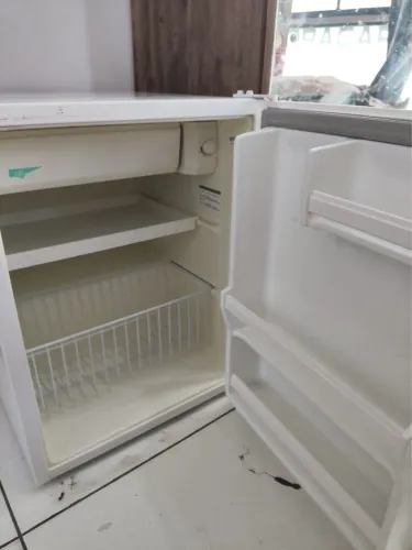 Vendo-se frigobar da cônsul 80 litros R$ 700,00