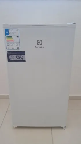 Frigobar Electrolux 90L