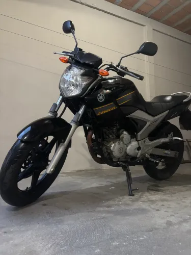 Vende se moto para pesssoas exigentes