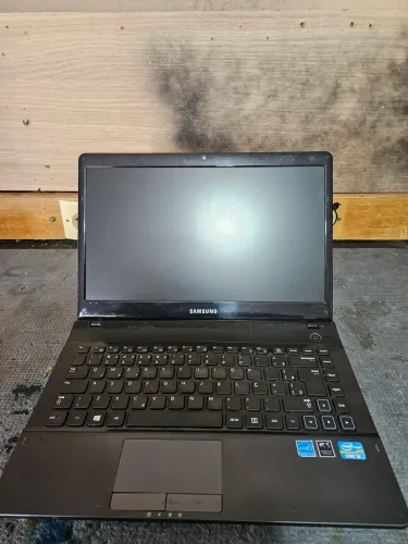 Notebook Samsung 300E (Core i5 / 8GB RAM / SSD 120GB)
