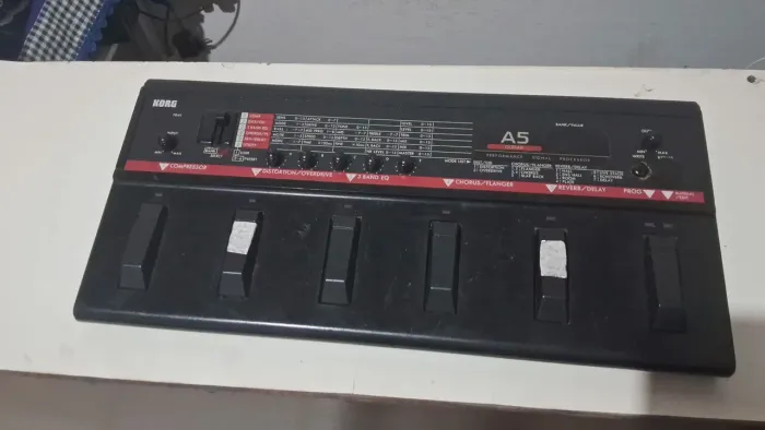 Vendo-se pedaleira korg A5, em bom estado de conservação