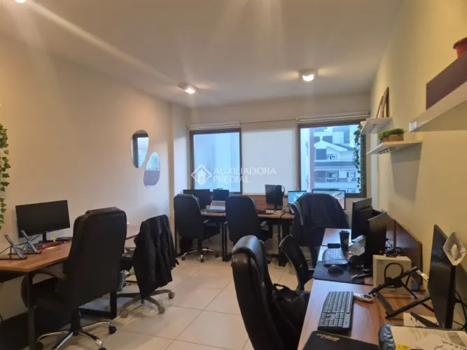 Venda de Sala comercial em andar alto, com 23,80 m- Trindade- Florianópolis