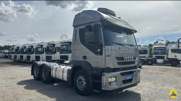 IVECO STRALIS 440 6X2<br>2013/2014<br>TETO ALTO<br>AUTOMÁTICO