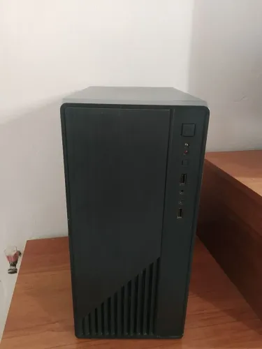 CPU Core i5 sétima geração+SSD 240 gb +fonte real 500w e 8 gigas de memória 