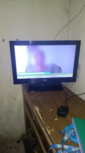 Vende-se TV Philco com controle