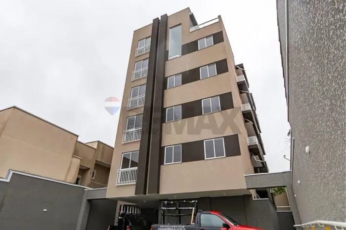 Duplex Novo, com 3 quartos, suite, terraço com churrasqueira, no Centro de São José dos Pi