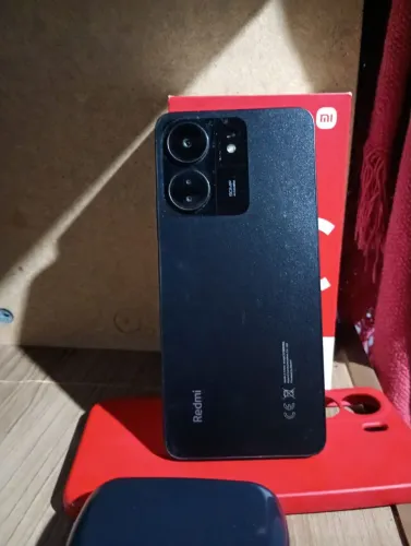 Vendo redmi 13 c funcionando perfeitamente .todo original