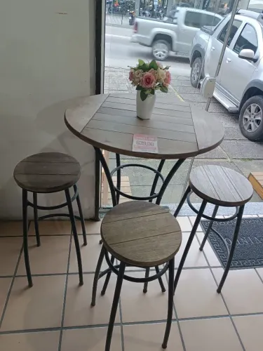 Conjunto Mesa Bistrô com 3 banquetas