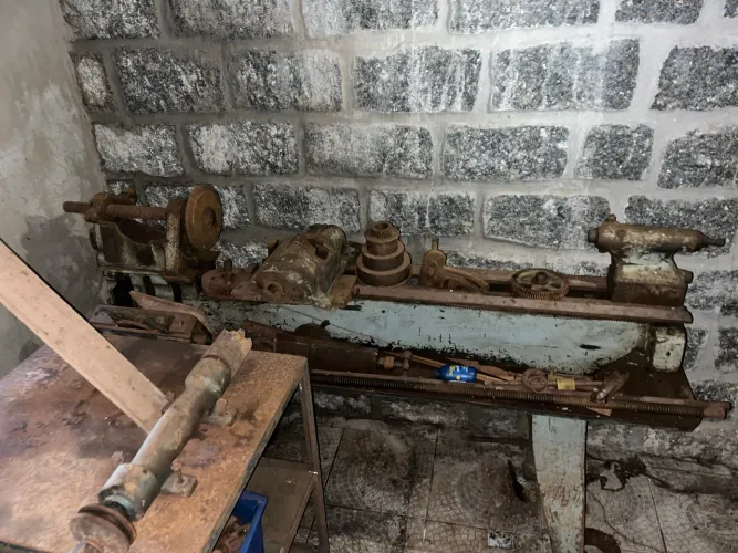 Torno mecânico antigo 