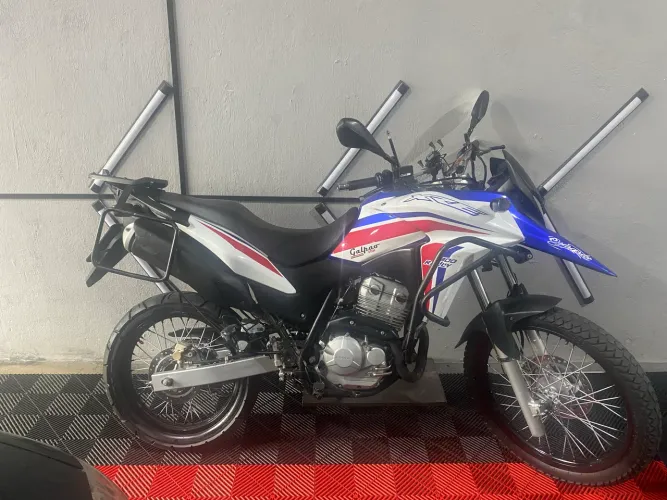 Xre 300 capitão América