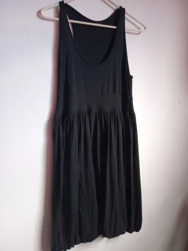 Vestido Balonê de Malha fria.Na cor preto. Numeração G