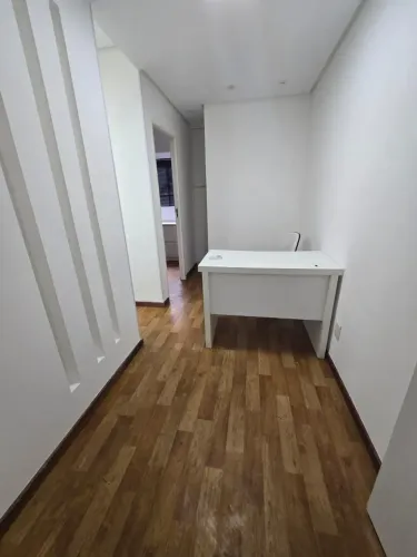 Excelente sala mobiliada na Av Tancredo Neves!