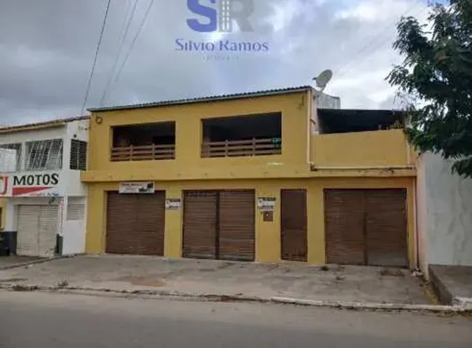 Casa residencial com 213 m², Garagens com potencial Comercial Santo Amaro em Bezerros, PE
