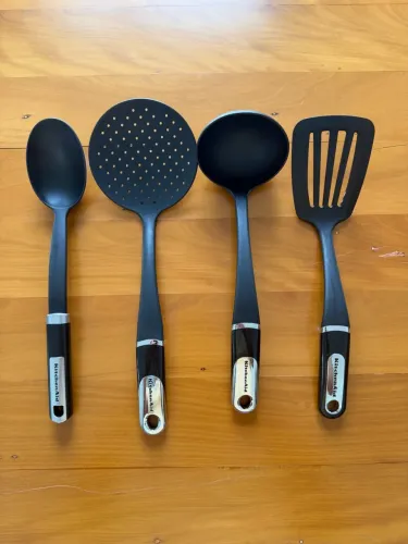 Espátula, colher, concha e escumadeira da KitchenAid