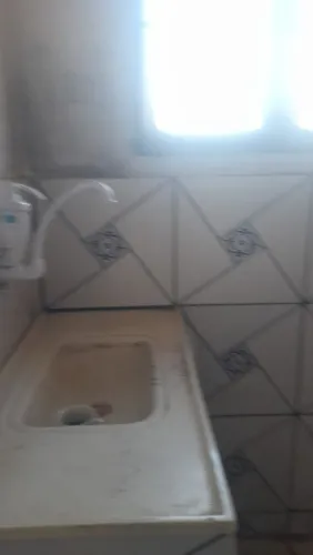 Alugo kitnet mais pacote de água e luz