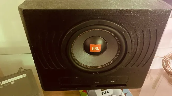 Caixa JBL subwoofer 