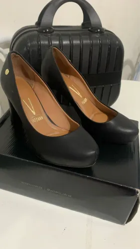 Vendo salto Vizzano tamanho 35, usado apenas 1 vez.
