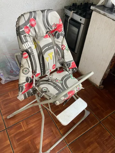 Tv 32 polegadas sem smart ,cadeirinha sem nenhuma detalhe 