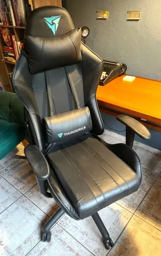 Cadeira Gamer ThunderX3 EC3 Preta (Completa com Almofadas) - Usado