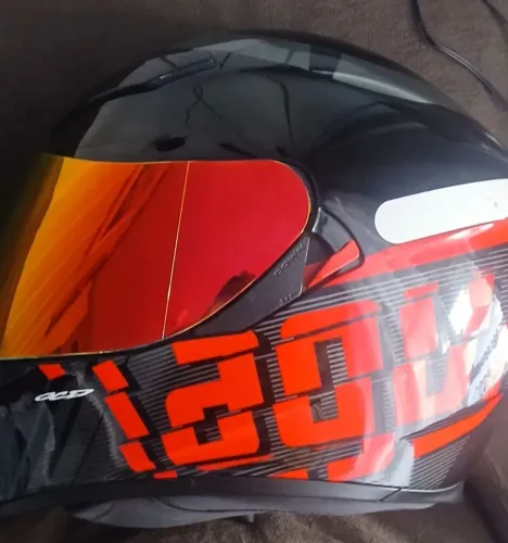 Vendo capacete agv original semi novo número 58.60