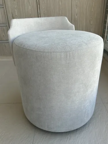 Poltrona/Puff giratória cinza novo perfeito