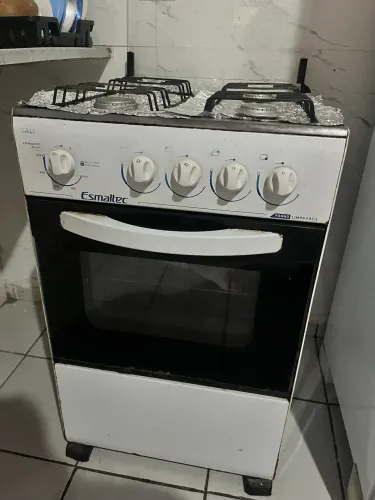Fogão seminovo sem marcas de uso