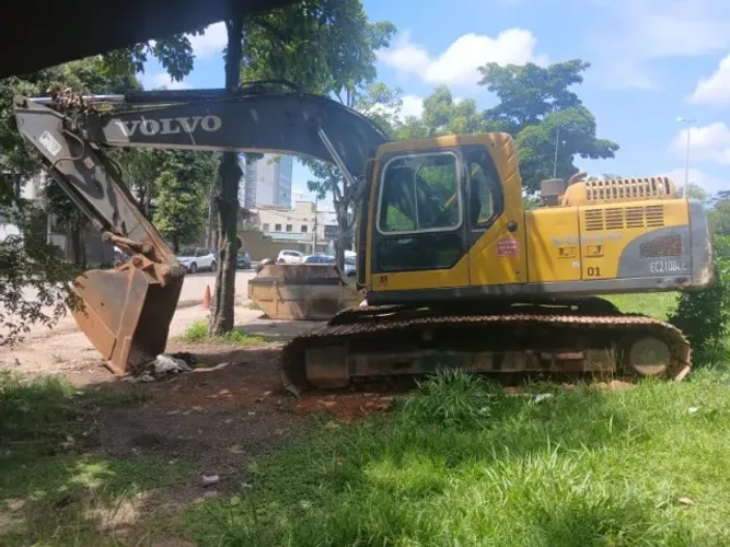 Escavadeira Hidráulica - EC210-BLC