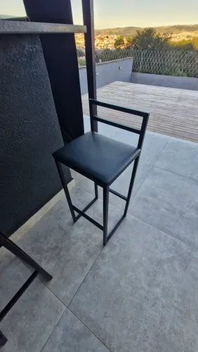 Banquetas de ferro com assento estofado