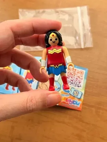 Mulher maravilha kinder ovo playmobil 