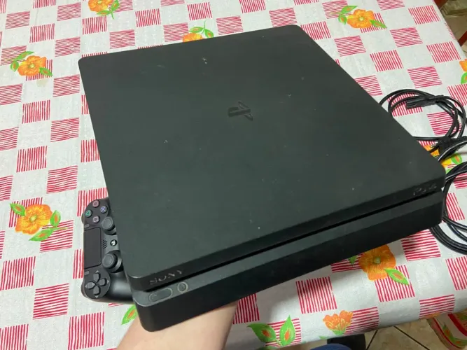 PlayStation PS4 slim - 1tb 