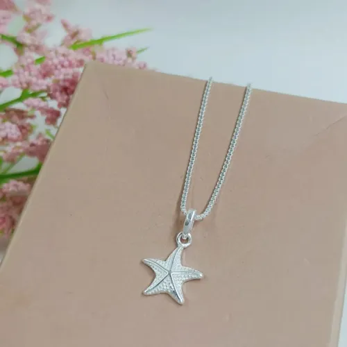 Cordões de prata com pingentes