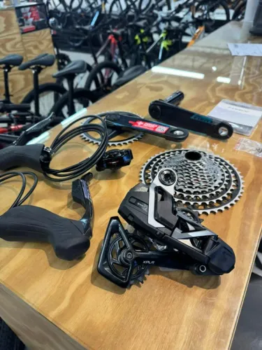 Grupo SRAM Force AXS XPLR E1 1x13 Gravel