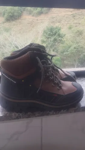 Bota super barato e roupas de crianças
