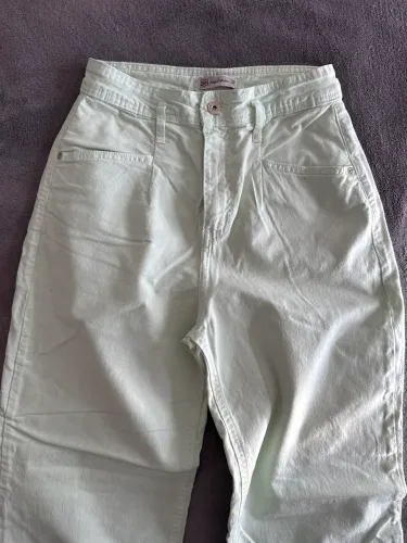 Calça jeans cor verde água