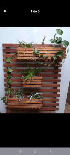 Painel floreira com 3 cachepôs móveis 