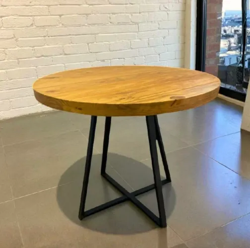 Mesa de madeira maciça