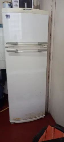 Vende-se Geladeira Brastemp