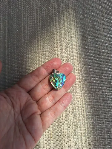 Pingente prata e abalone e pedra azul trazido da barreira dos corais na Austrália