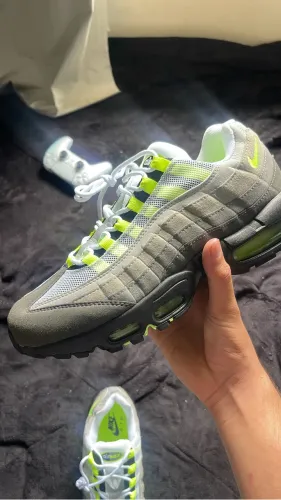 Air max 95 neon semi novo 