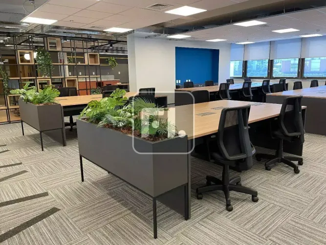 Conjunto comercial para aluguel e venda com 600 metros quadrados em Pinheiros - São Paulo