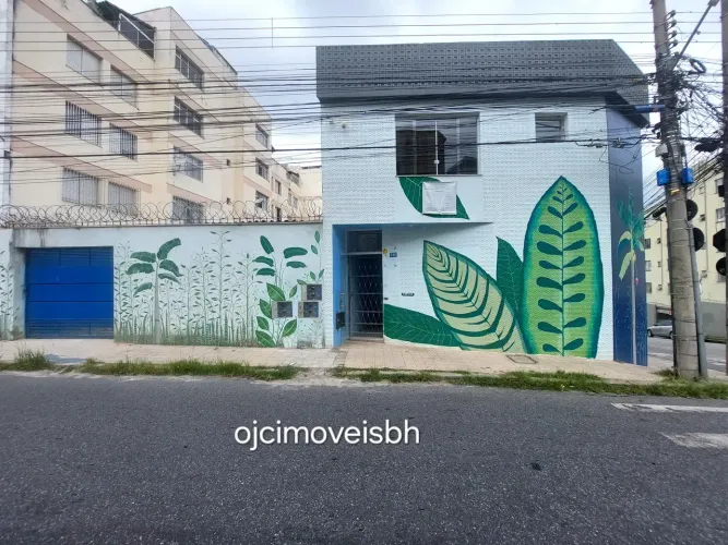 Apartamento, reformado, amplo, com  área privativa externa e coberta no bairro floresta BH